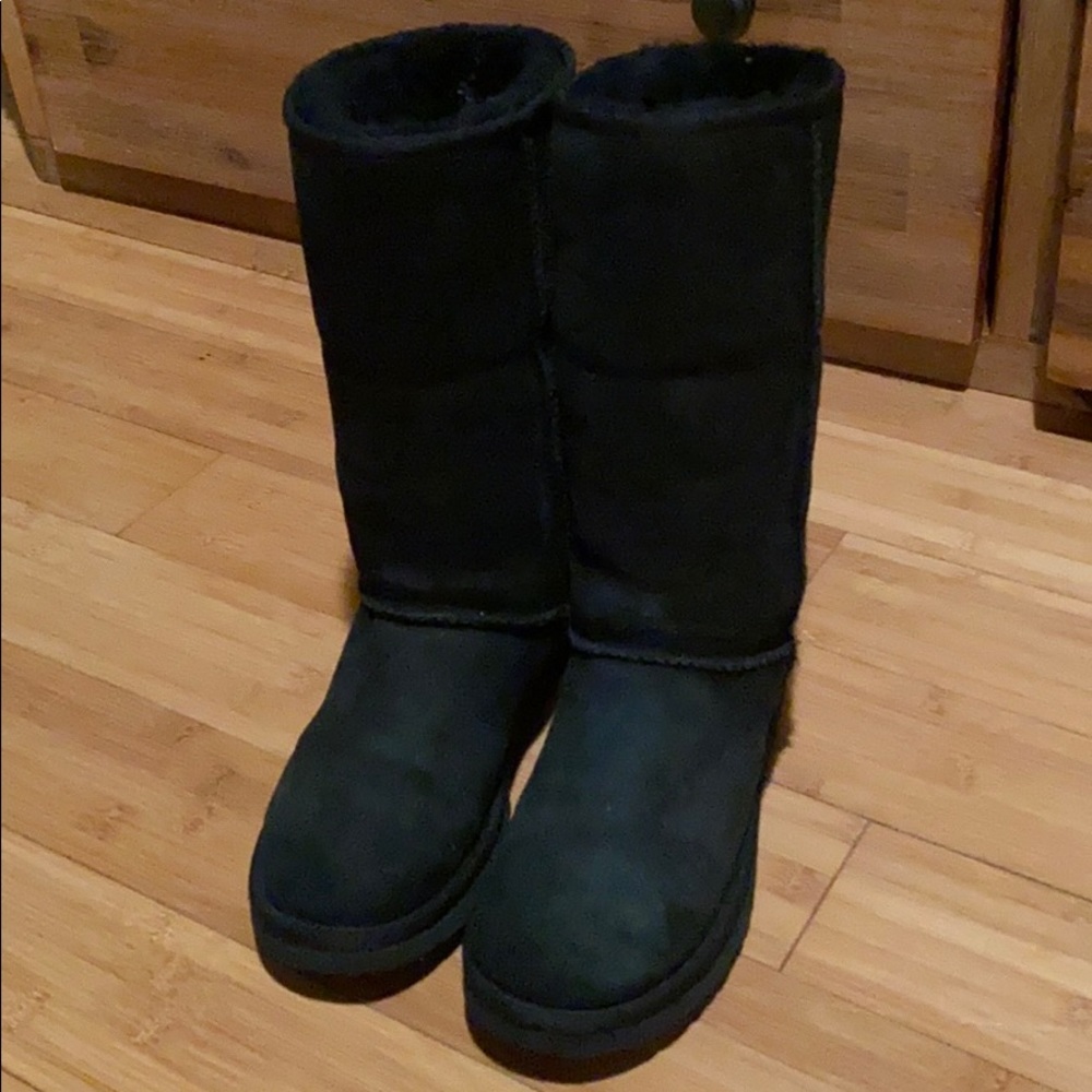 Uggs - image 1